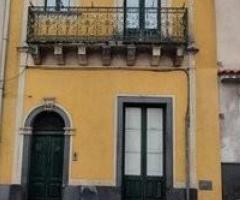 Palazzetto di 200 mq su due livelli a piedimonte