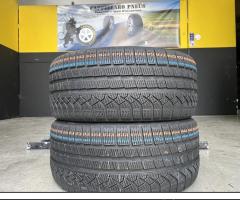 2 Gomme 245/35 R19 Pirelli invernali 85% residui