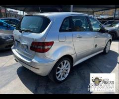 MERCEDES CLASSE B180 del 2006 con 300000KM