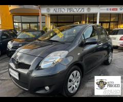 TOYOTA YARIS 1.3 Benz Cambio automatico 2011