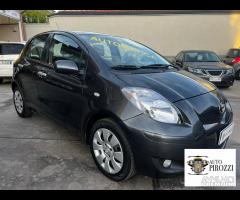 TOYOTA YARIS 1.3 Benz Cambio automatico 2011