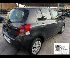 TOYOTA YARIS 1.3 Benz Cambio automatico 2011