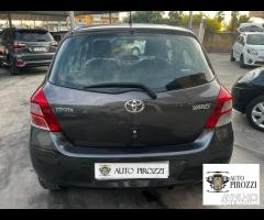 TOYOTA YARIS 1.3 Benz Cambio automatico 2011