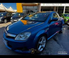 OPEL TIGRA COSMO 1.4 BENZ del 2005 con 96000KM