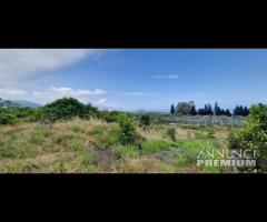 Terreno con rustico e serre a Mascali