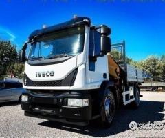 Iveco 180E25 k Rib e gru pronta consegna