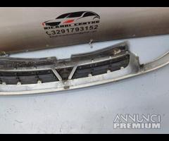 GRIGLIA PARAURTI ANTERIORE OPEL VIVARO 2004 820004