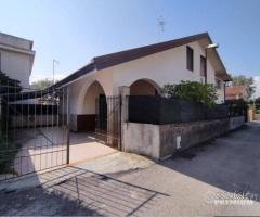 Appartamento 3 vani con Cortile Augusta zona mare