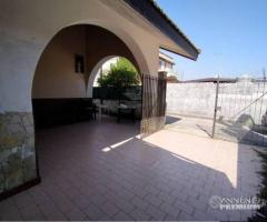 Appartamento 3 vani con Cortile Augusta zona mare