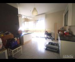 Imperia Oneglia appartamento con garage