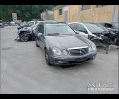 Mercedes Classe E320 W211 Evo Demolita - Ricambi - 1