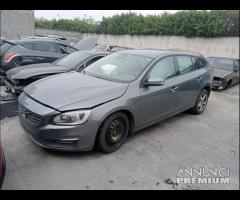 Volvo V60 2015 2.0TD Demolita - Per Ricambi - 1