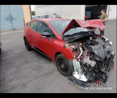 Renault Clio 2015 900 TCE Demolita - Per Ricambi - 1