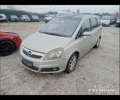 Opel Zafira B 2008 1.9TD Demolita - Per Ricambi - 1