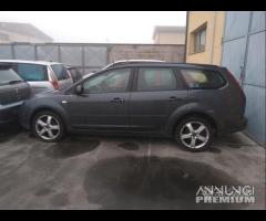 Ford Focus 2006 Demolita - Per Ricambi