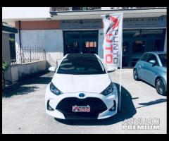 TOYOTA Yaris 1.5 Hybrid 5 porte Business