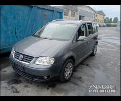 Volkswagen Touran 1.9 td 2005 demolito per ricambi