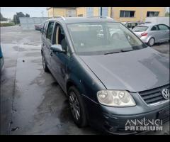 Volkswagen Touran 1.9 td 2005 demolito per ricambi