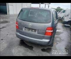 Volkswagen Touran 1.9 td 2005 demolito per ricambi