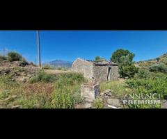 Terreno con fabbricati e rustici Piedimonte Etneo