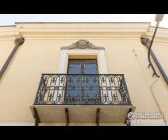 Signorile palazzotto storico con cortile carrabile - 3