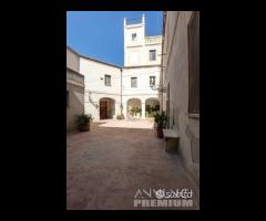 Signorile palazzotto storico con cortile carrabile - 21