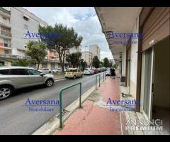 Locale commerciale 70mq con 2 ingressi