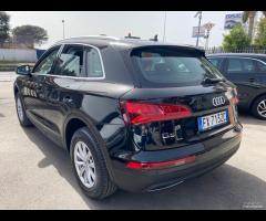 Audi Q5 40 TDI quattro S tronic Business Design - 4