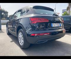 Audi Q5 40 TDI quattro S tronic Business Design - 24