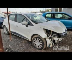 Renault Clio 1.5 dci 75cv anno 10-2014 sinistrata - 1