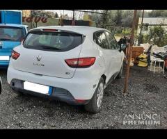 Renault Clio 1.5 dci 75cv anno 10-2014 sinistrata - 13