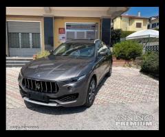 Maserati Levante pacchetto sport pelle tetto