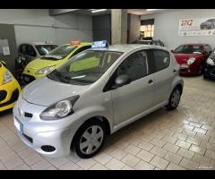 Toyota Aygo 1.0 12V 5 porte optional 2010 - 8