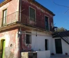 Antica casa padronale con terreno Piedimonte Etneo