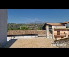 Garage 100mq con terrazza edificabile a Giarre