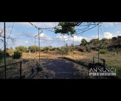 Casa di campagna con terreno a Piedimonte Etneo