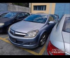 Opel Astra GTC 3 Porte Demolita - Per Ricambi