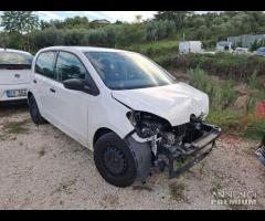 Volkswagen Up! 1.0 benzina anno 2019 incidentata