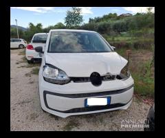 Volkswagen Up! 1.0 benzina anno 2019 incidentata