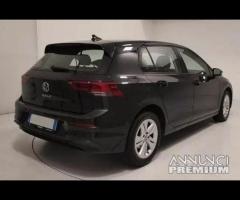 Volkswagen golf 8 anno 2021 per ricambi