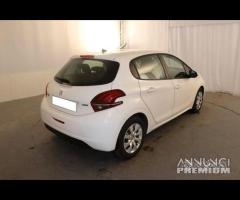 Peugeot 208 anno 2017 ricambi #0321