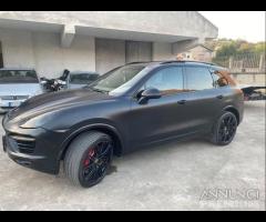 PORSCHE Cayenne Turbo 2011