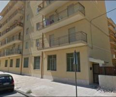 Locale commerciale mq. 870 ed area parcheggio