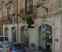 Ortigia, basso commerciale con 4 vetrine