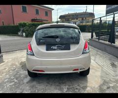 Lancia Ypsilon 1.2 69 CV 5 porte Gold