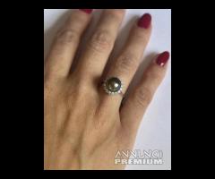 ANELLO ORO 18kt. CON DIAMANTI E PERLA TAHITI