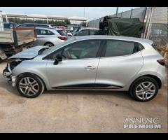 Renault Clio TCe 12V 90 CV 5 porte Moschino Life