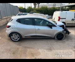 Renault Clio TCe 12V 90 CV 5 porte Moschino Life