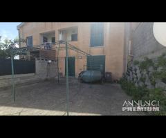 Villetta a schiera con giardino, cantina, box e - 25