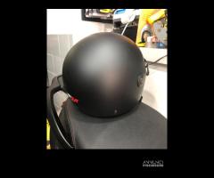 Casco jfm con visierino nero opaco